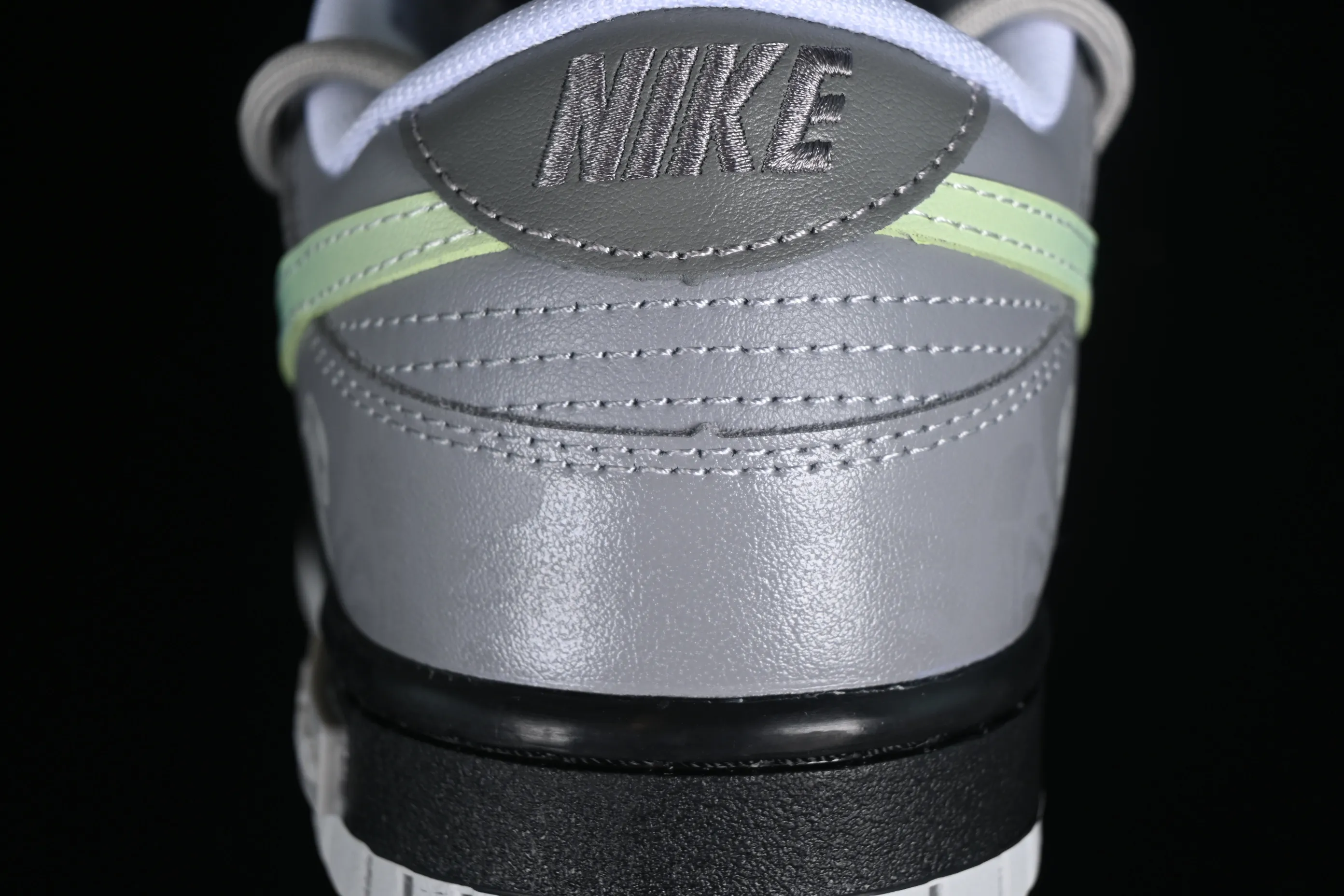 All Categories Nk SB Dunk Series Nk SB Dunk Low Low-top Sneakers Nk Dunk Low Panda Prank Space Exploration-Alien Threat SB Strap Low-top Casual Sneakers DV0831-101